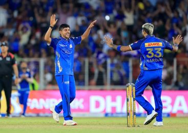 आईपीएल : मुम्बईको विशाल जित, गुजरात ९९ रनले पराजित