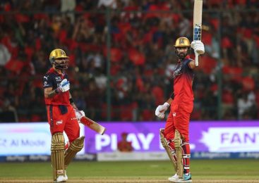 आईपीएल क्रिकेट : गुजरातविरुद्ध आरसीबीको ५ विकेटको जित