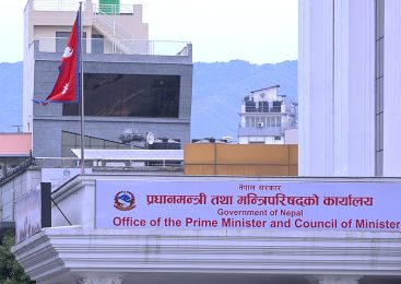 सरकारी कार्यालयमा निवेदन दिन वा फारम भर्नकै लागि अनधिकृत व्यक्तिको भर पर्नु नपर्ने